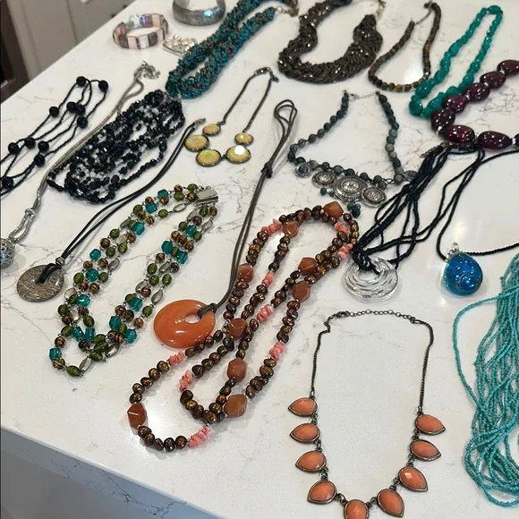 Bundle of Fashion Jewelry 25 pieces - Picture 2 of 16